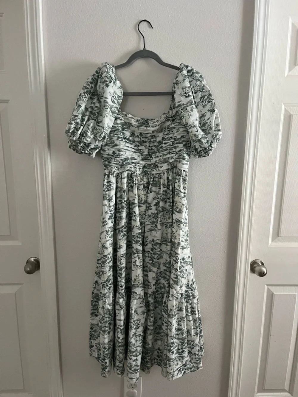 Abercrombie & Fitch Emerson Puff Sleeve Midi Dress with Green Toile Print - Picture 1 of 9